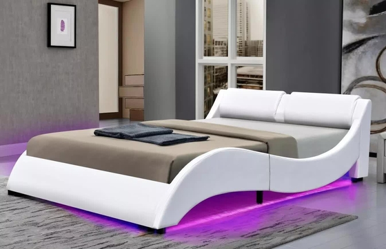 LED Başlıklı King Size Yumuşak Döşemeli Yatak Çerçeveleri PU Sentetik Deri Eğri Şekli