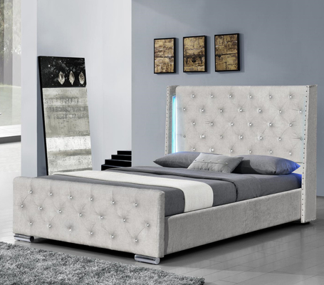 King Size Gri Döşemeli Karyola Çivi Başlı Döşemeli Püsküllü Wingback