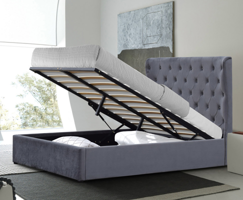 King Size 500 lbs Gaz Asansörü Depo Yatağı Gri Kadife Kumaş Başlıkta Tufted Düğmeler